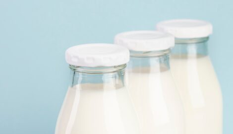 Было обнаружено около полутора тонн молока неизвестного происхождения.