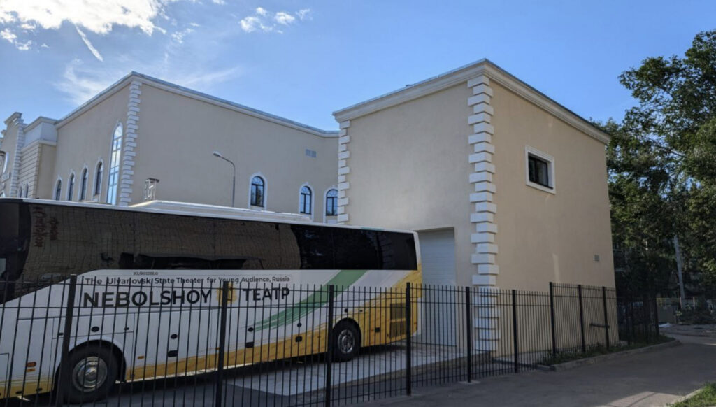 Возможность размещения автобуса ТЮЗа в новом гараже вызывает вопросы