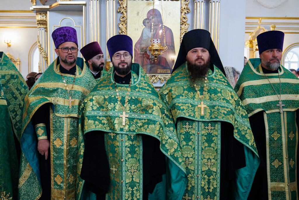 Тысячи верующих поклонились Казанской иконе Божией Матери в Ульяновске
