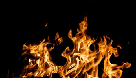 Эвакуация из-за пожара на Толбухина: 10 человек покинули квартиры