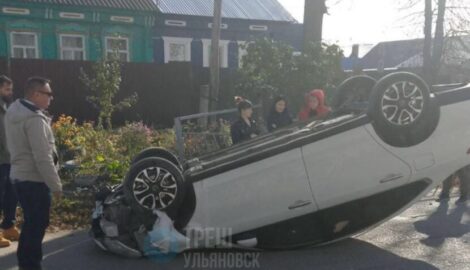 Авария на улице Вольная: переворот автомобиля возле школы