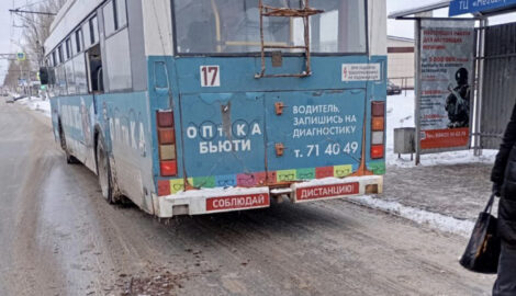 Подростки, разбившие окно в троллейбусе, задержаны силы Росгвардии