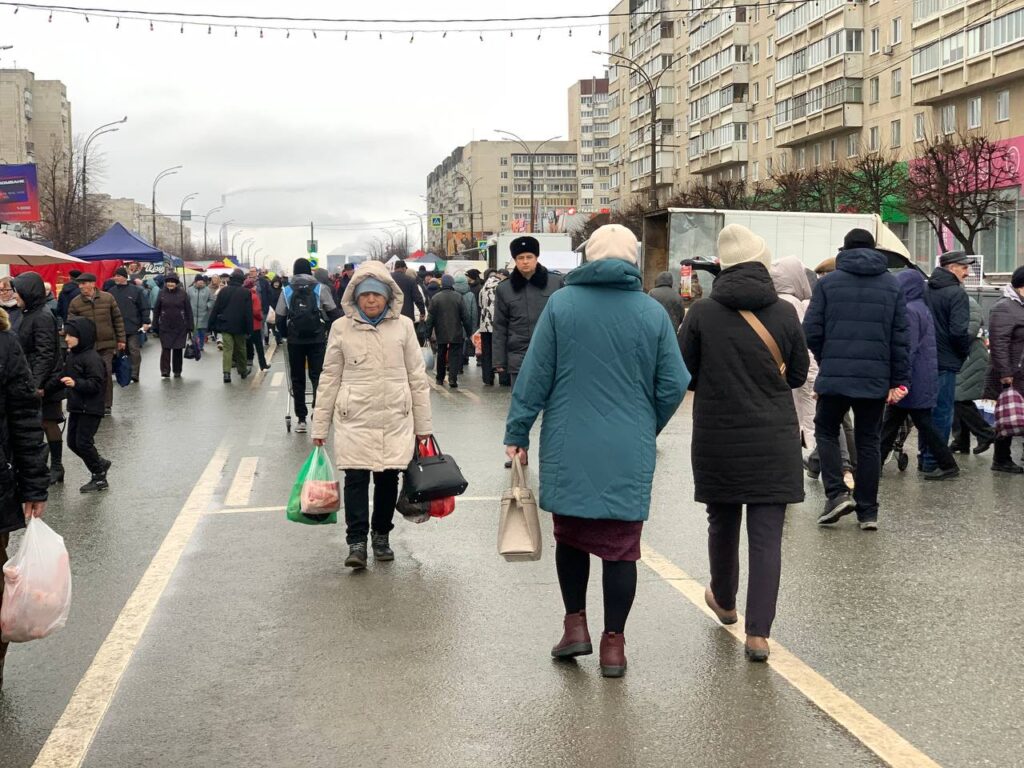 Ярмарка урожая в Заволжье: ульяновцы запасаются свежими продуктами, несмотря на дождливую погоду
