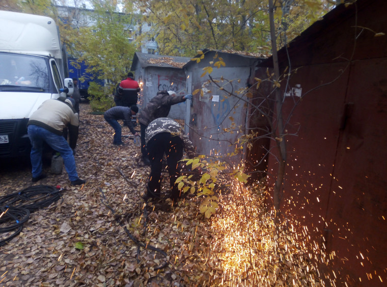 В Засвияжье освобождают территорию: демонтируют незаконные гаражи и торговый объект
