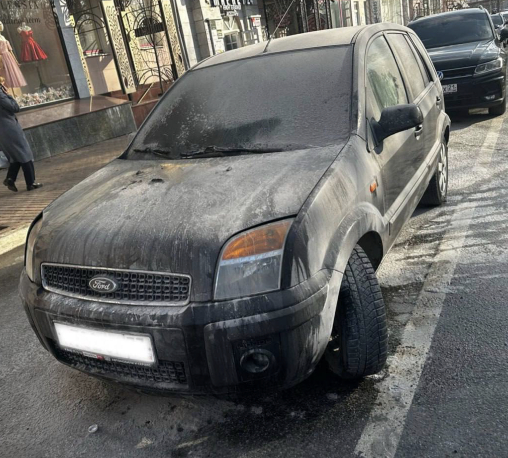 Утро Ульяновска началось с ЧП: на Гончарова загорелся автомобиль