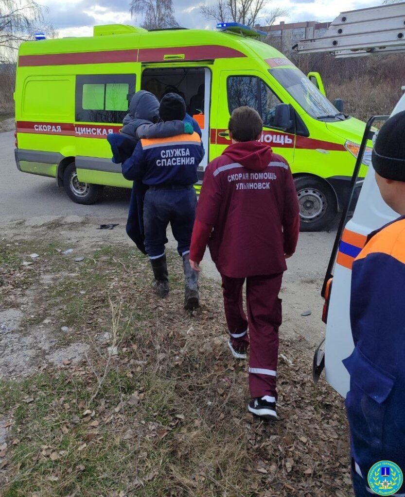 Ульяновские спасатели оперативно вызволили двух детей, угодивших в трясину на Волжском склоне