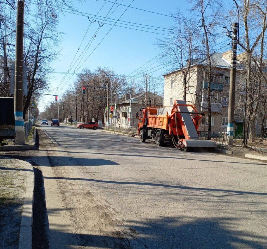 Ульяновск преображается: масштабная весенняя уборка охватила городские улицы