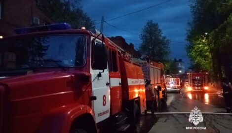 Крупный пожар в Ленинском районе: загорелось здание в Комсомольском переулке