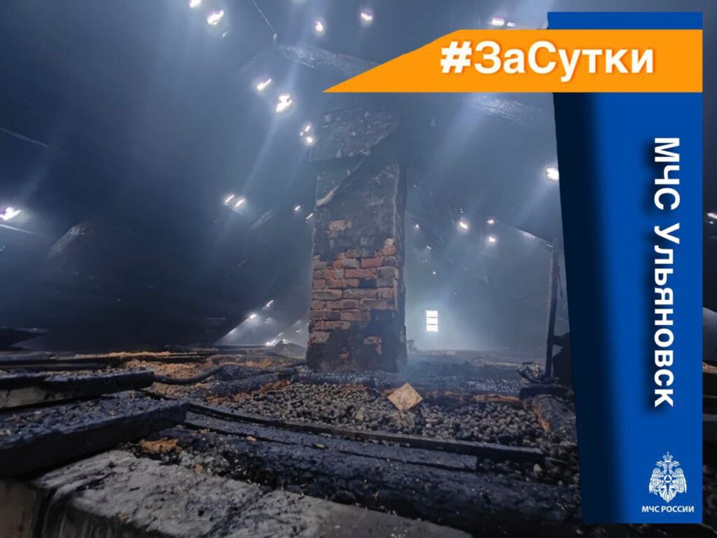Огонь в Старой Майне: Пламя охватило вагончик и пристрой в Бригадном переулке, идет расследование