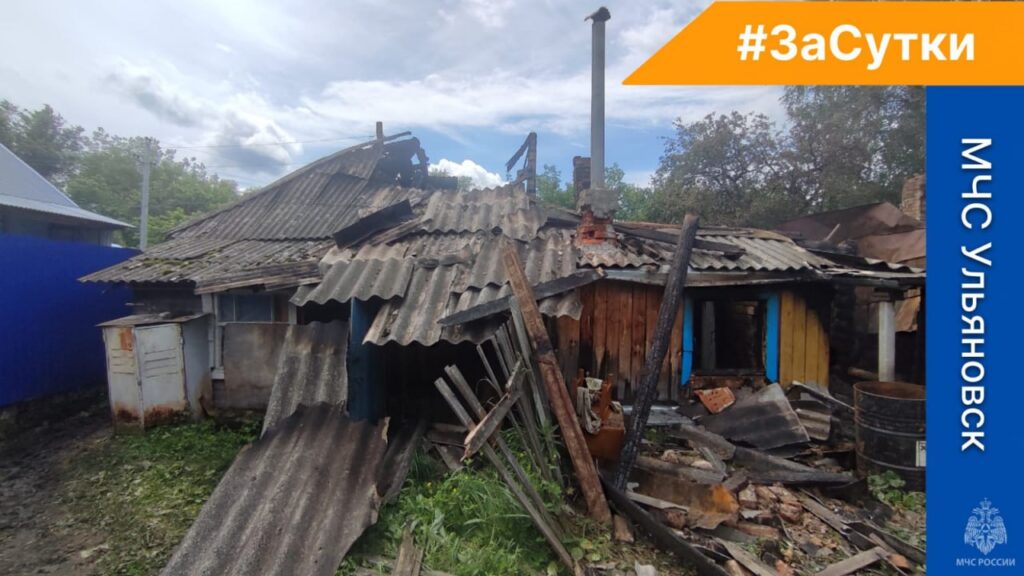 Чудо спасения в Базарном Сызгане: Пожарные вывели двух человек из пылающего дома