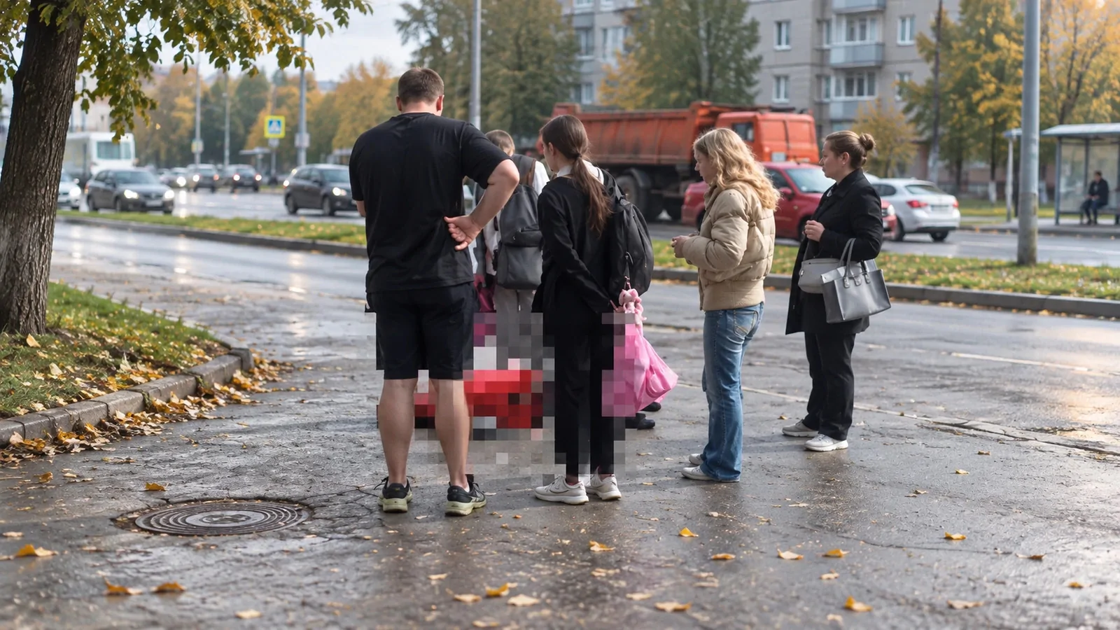 В Ульяновске на улице 12 Сентября две девушки на одном электросамокате сбили пешехода